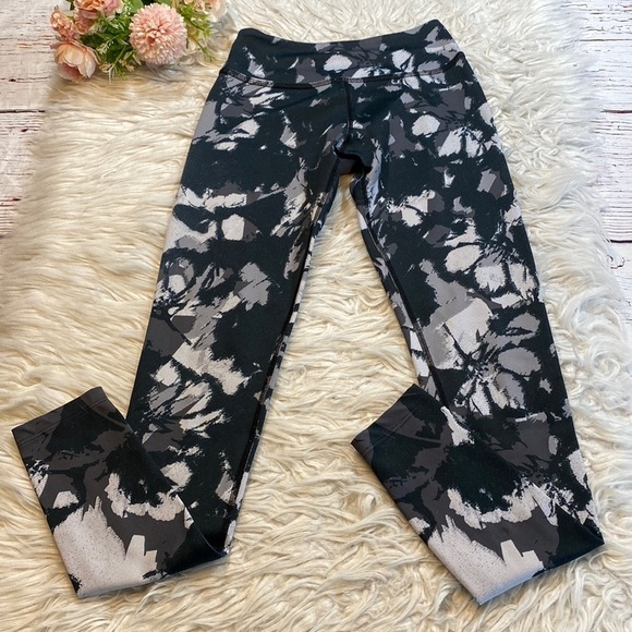 Beyond Yoga Shadow Splatter High Rise 7/8 Leggings sz XS - Picture 1 of 8